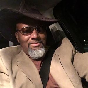 Meet your Posher, Troy